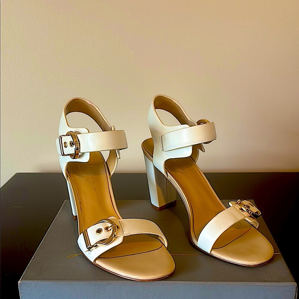 Lola Cruz Cream Heeled Sandals